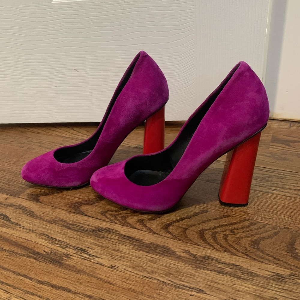 Block heel shoes